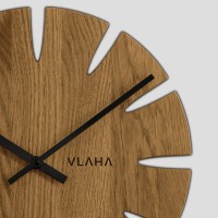 Dubové hodiny VLAHA vyrobené v Čechách s černými ručkami