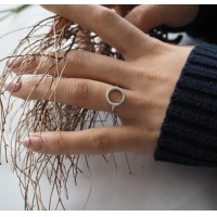 MINET Stříbrný prsten KROUŽEK s bílými zirkony vel. 65