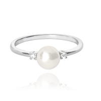 MINET Stříbrný prsten s perlou a bílými zirkony vel. 52
