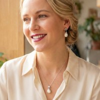 MINET Elegantní stříbrné náušnice s perlou